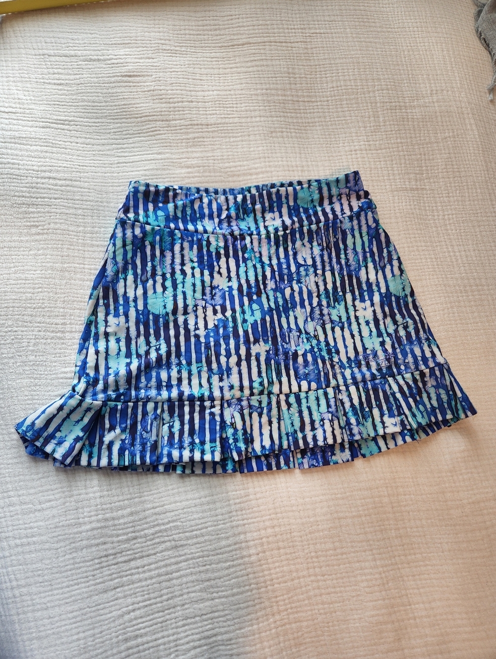 Tzu Tzu Blue and Aqua Patterned Pleated Mini Skirt